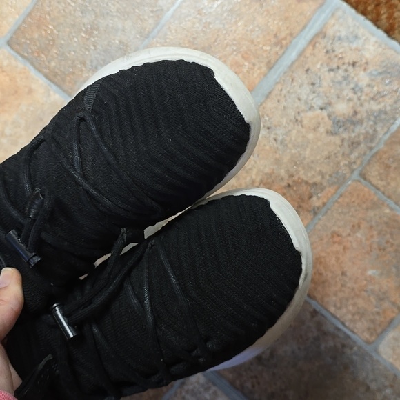 UGG |Kinney Sneakers | Size 7.5​ - Picture 5 of 8